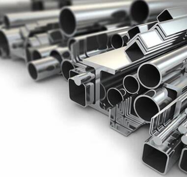 Głębokie przetwarzanie profilów aluminiowych w specjalnym kształcie jest kluczowym procesem, który zapewnia wysokiej jakości i niestandardowe rozwiązania aluminiowe dla różnych branż, w tym dostawców profilu aluminium i dostawców stopu aluminium.